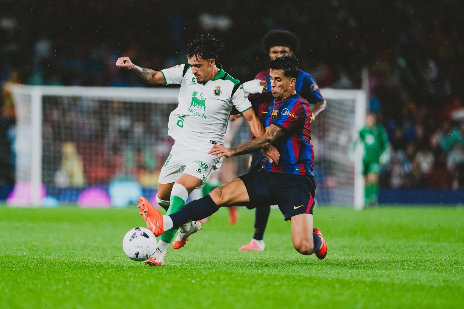 El Racing se entrega al vendaval del Barça y se lleva un doloroso 7-2 del Camp Nou