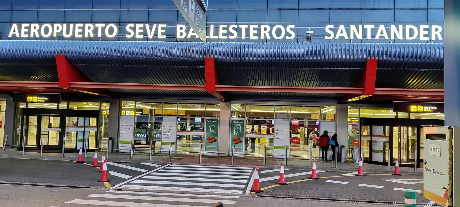 Acceso al aeropuerto de Santander «Parayas - Severiano Ballesteros Foto  MottaW -