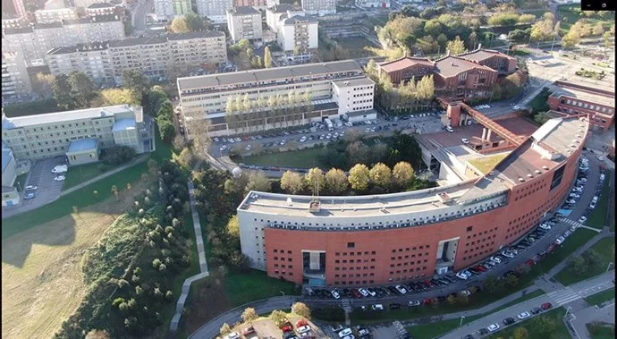 Cuatro de cada diez personas que van a la Universidad de Cantabria lo hacen solas en coche