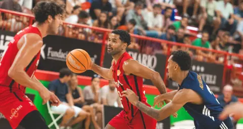 El Grupo Alega Cantabria abre la Liga con un triunfo por la mínima ante el Bàsquet Menorca (69-68)