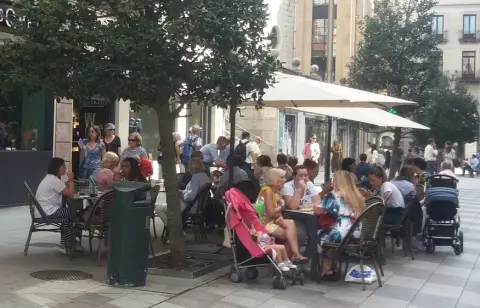 Cantabria firma 55.595 contratos este verano, pero solo uno de cada cuatro fue indefinido