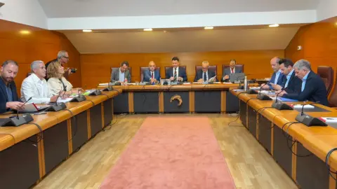 Guerra política por la piscina de olas: PSOE y PRC cuestionan el proyecto y el Gobierno del PP defiende una inversión de más de 40 millones