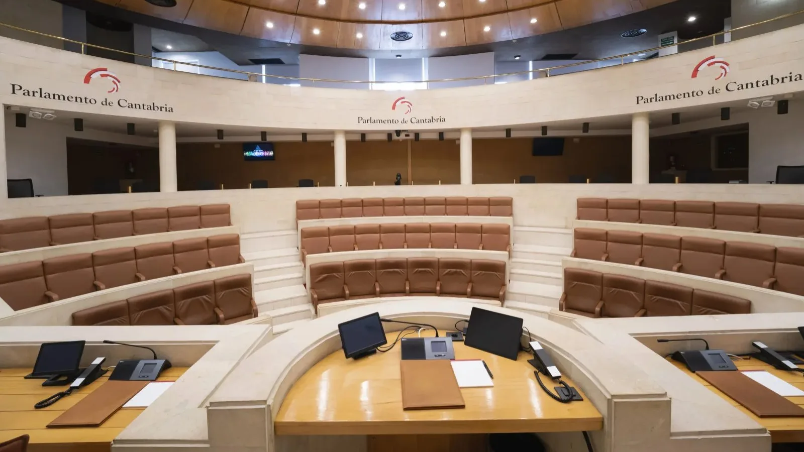 El Parlamento de Cantabria retoma hoy su actividad con la Ley de Autoridad del Profesorado como uno de los principales debates