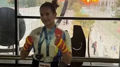 La cántabra Chiara Ferrari conquista el Mundial júnior de kickboxing en Italia