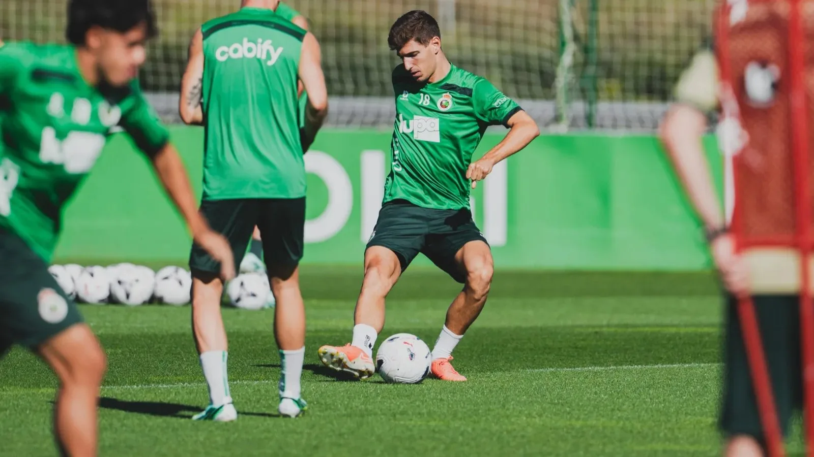 El Racing busca en el Camp Nou una gesta ante un Barça arrollador