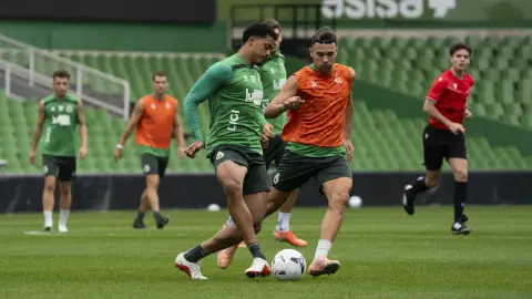 "Siete juveniles y un cadete han completado el entrenamiento de hoy del Racing, que ha sido un partidillo"