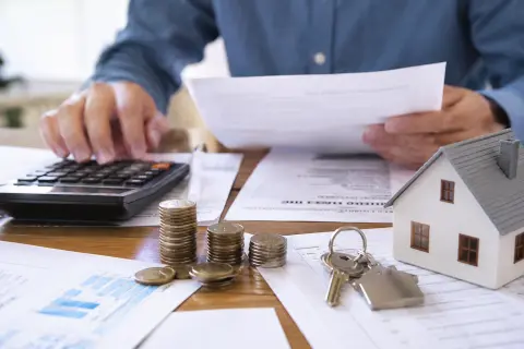 Familias y empresas cántabras recurren cada vez más al crédito