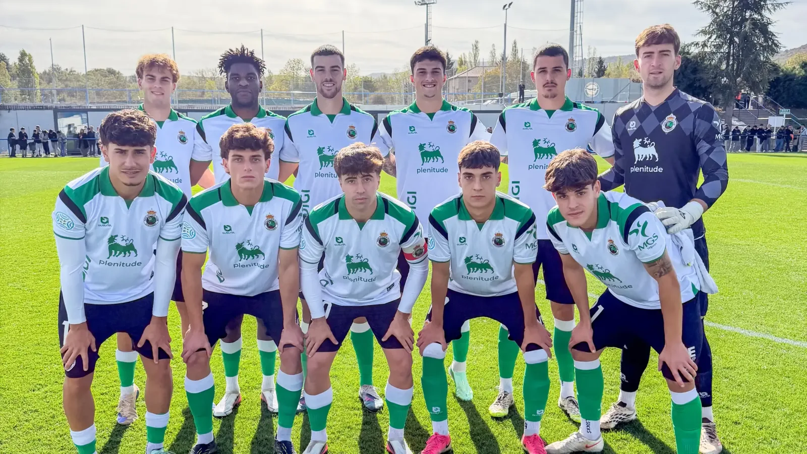 La Gimnástica cae al último puesto y el Rayo Cantabria deja escapar la victoria en el descuento